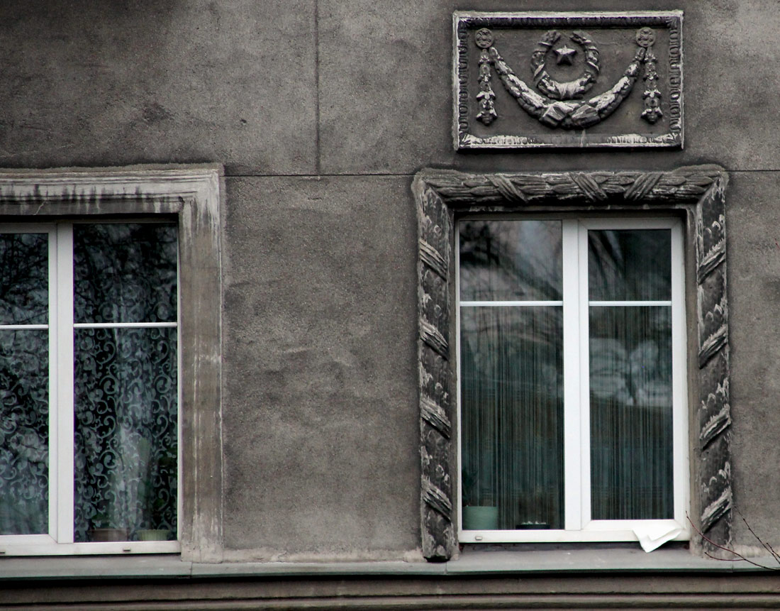 Tallinn, Pärnu maantee, 62. Монументальное искусство (мозаики, росписи)
