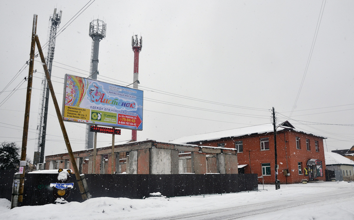 Омск, 18-я Рабочая улица, 53; 18-я Рабочая улица, 51 Омск, 18-я Рабочая улица, 53; 18-я Рабочая улица, 51