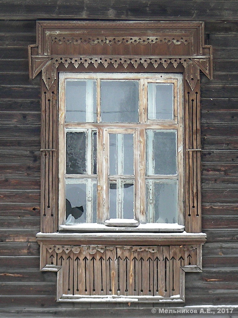 Ivanovo, Рыночный переулок, 2 / Красногвардейская улица, 31. Резные наличники
