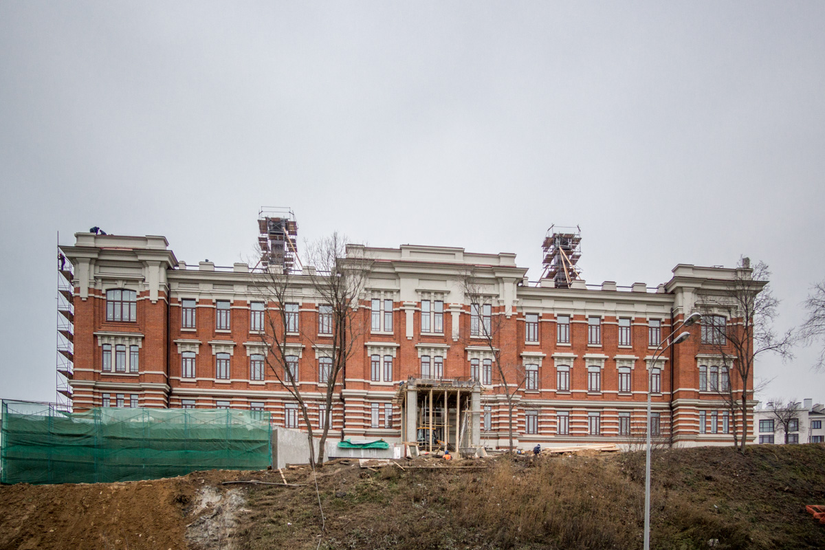 Казань, Улица Калинина, 5 / Улица Волкова, 24