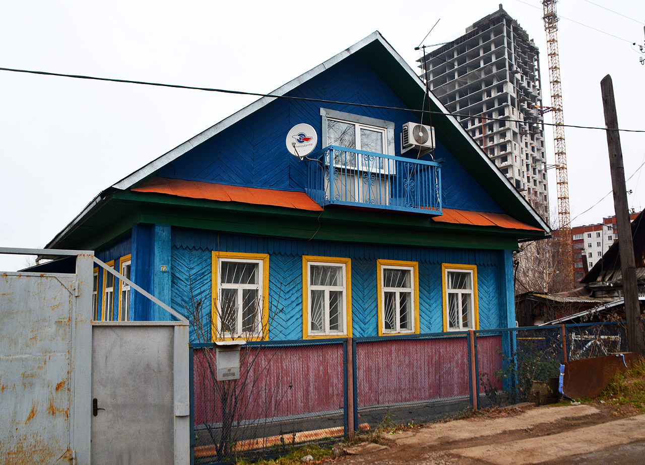 Пермь, 1-я Гамовская улица, 72; Улица Мира, 115Б