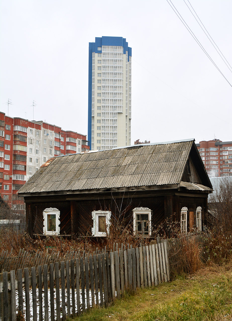 Пермь, 1-я Гамовская улица, 62; Улица Милиционера Власова, 4А