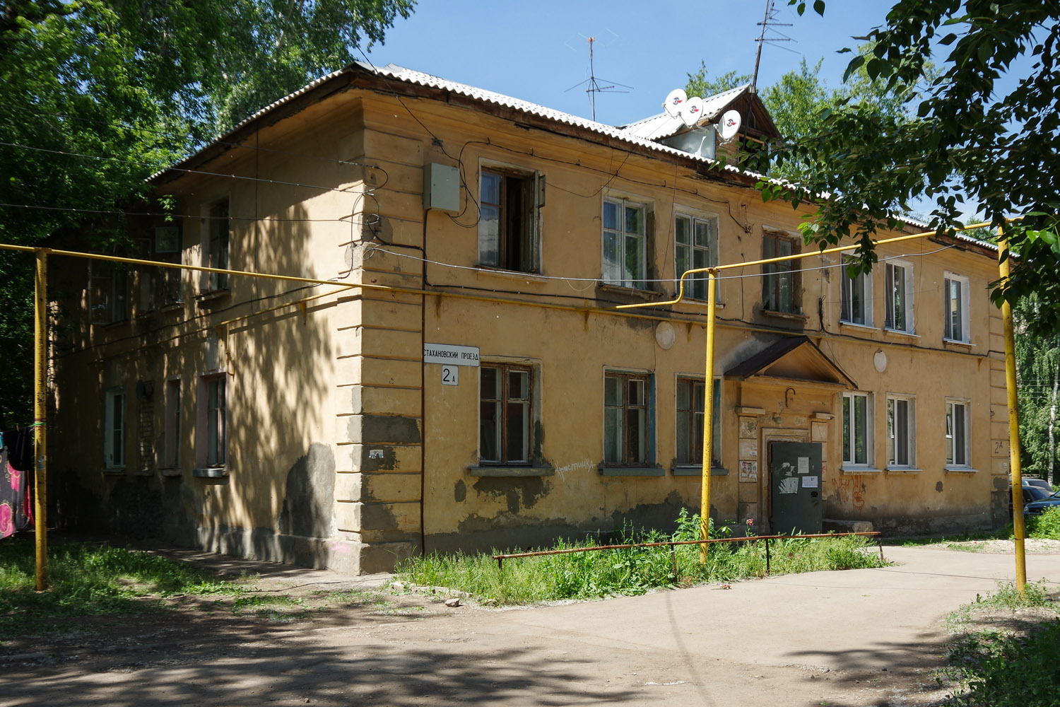 Новокуйбышевск, Стахановский переулок, 2А / Молодогвардейская улица, 8
