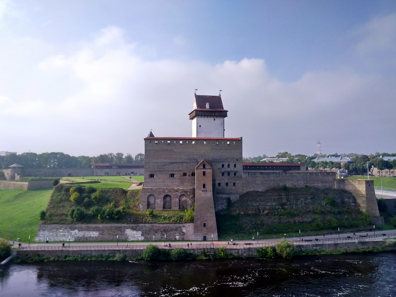 Narva, Peterburi maantee, 2
