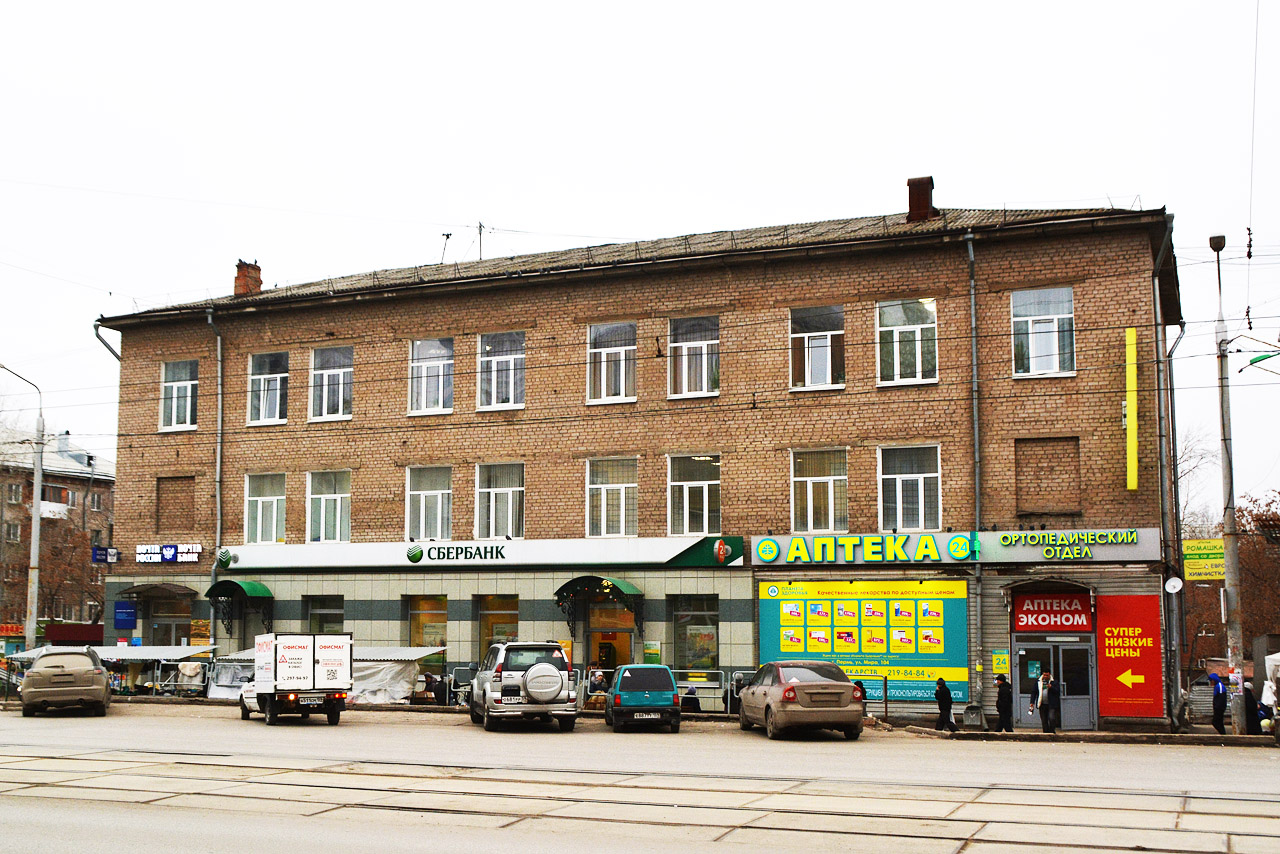 Perm, Улица Мира, 104 / Улица Космонавта Леонова, 19