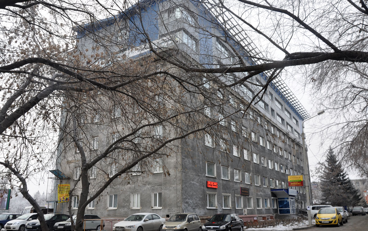 Omsk, Улица Булатова, 100