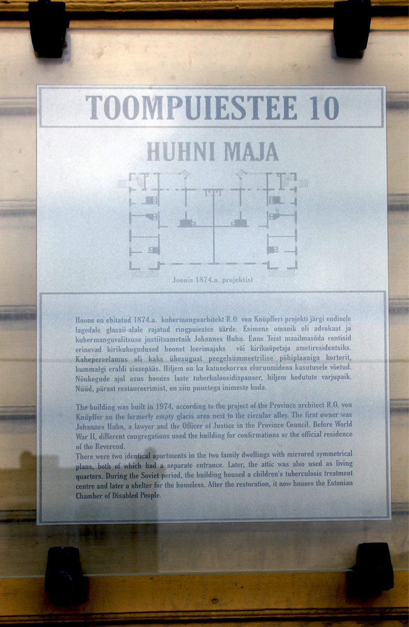 Таллин, Toompuiestee, 10. Таллин — Охранные таблички