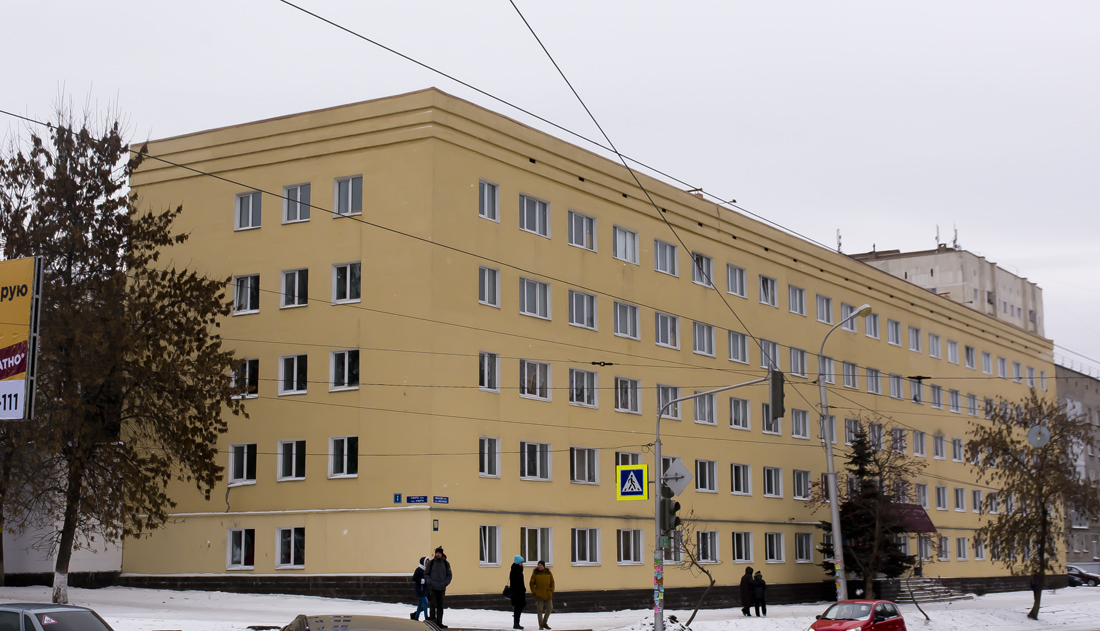 Уфа, Улица Мингажева, 164 / Улица 8 Марта, 2