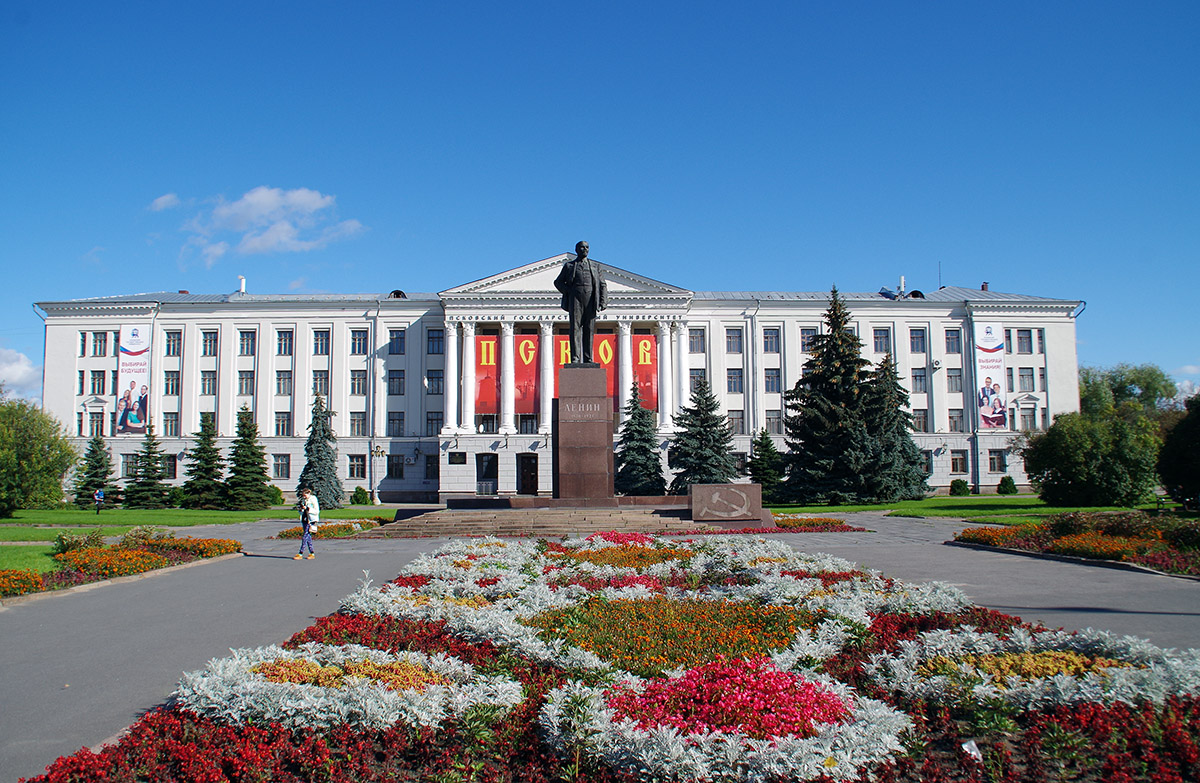 Псков, Площадь Ленина, 2