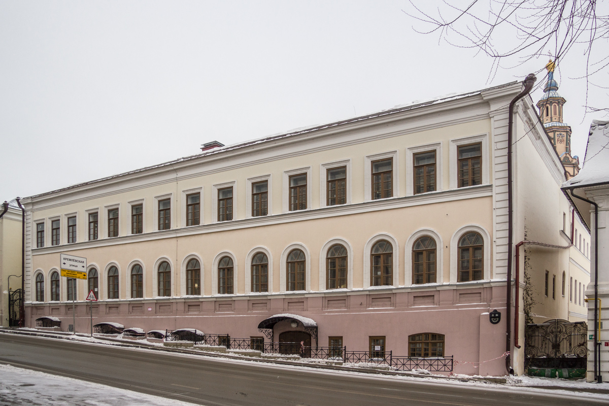 Казань, Кремлёвская улица, 4 / Улица Чернышевского, 5