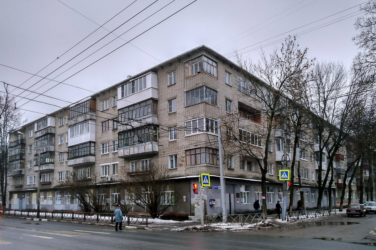 Ярославль, Проспект Октября, 19 / Улица Чайковского, 78