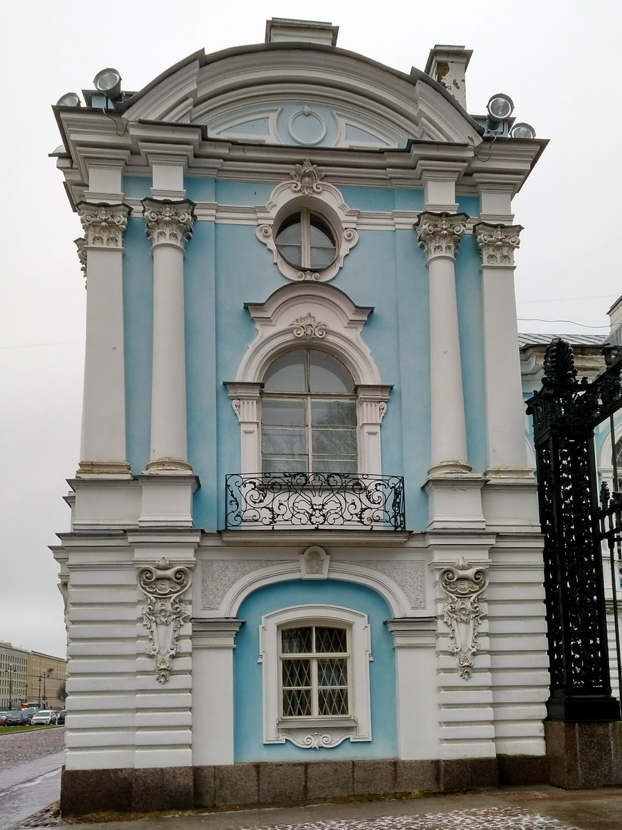 Petersburg, Улица Смольного, 1