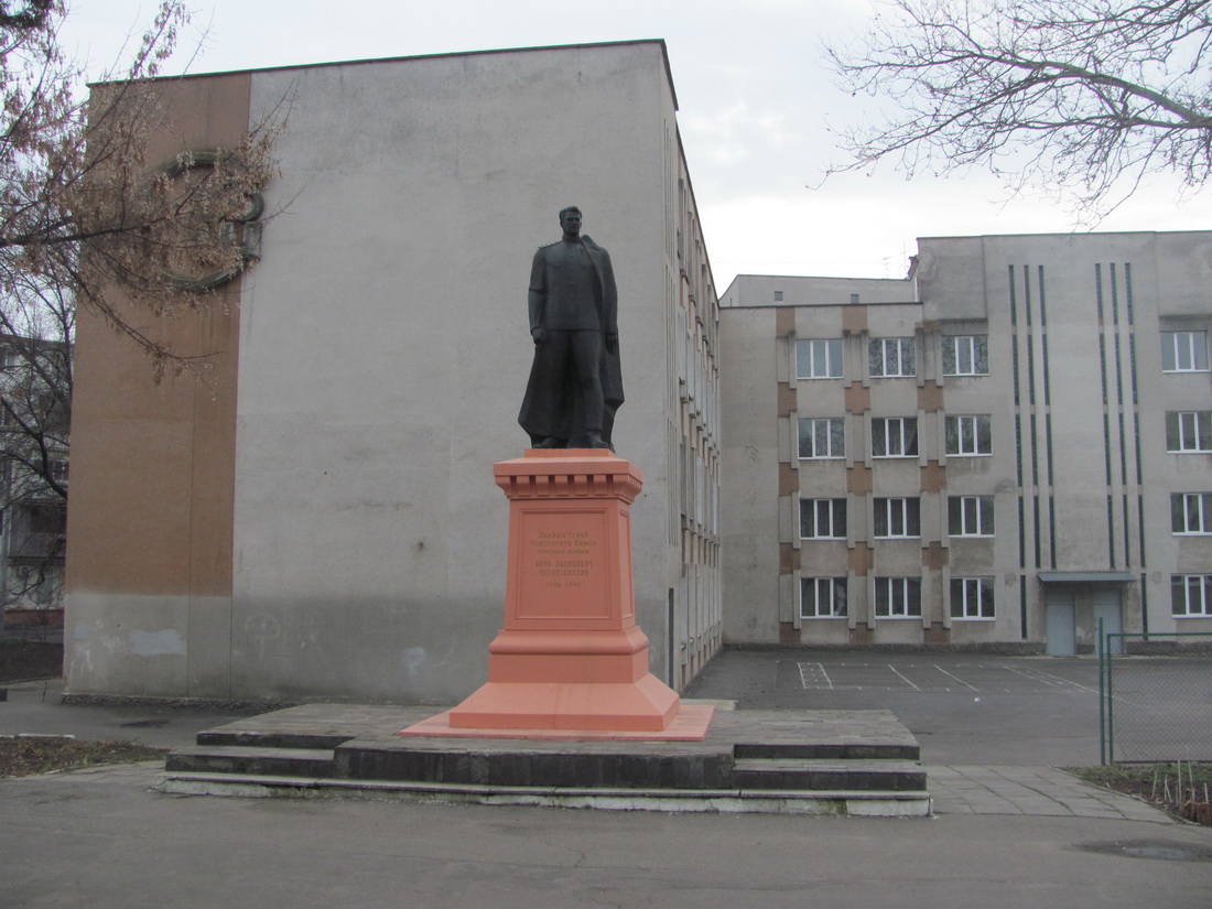 Одесса, тіниста вулиця, 1 / Вулиця Черняховського, (?)
