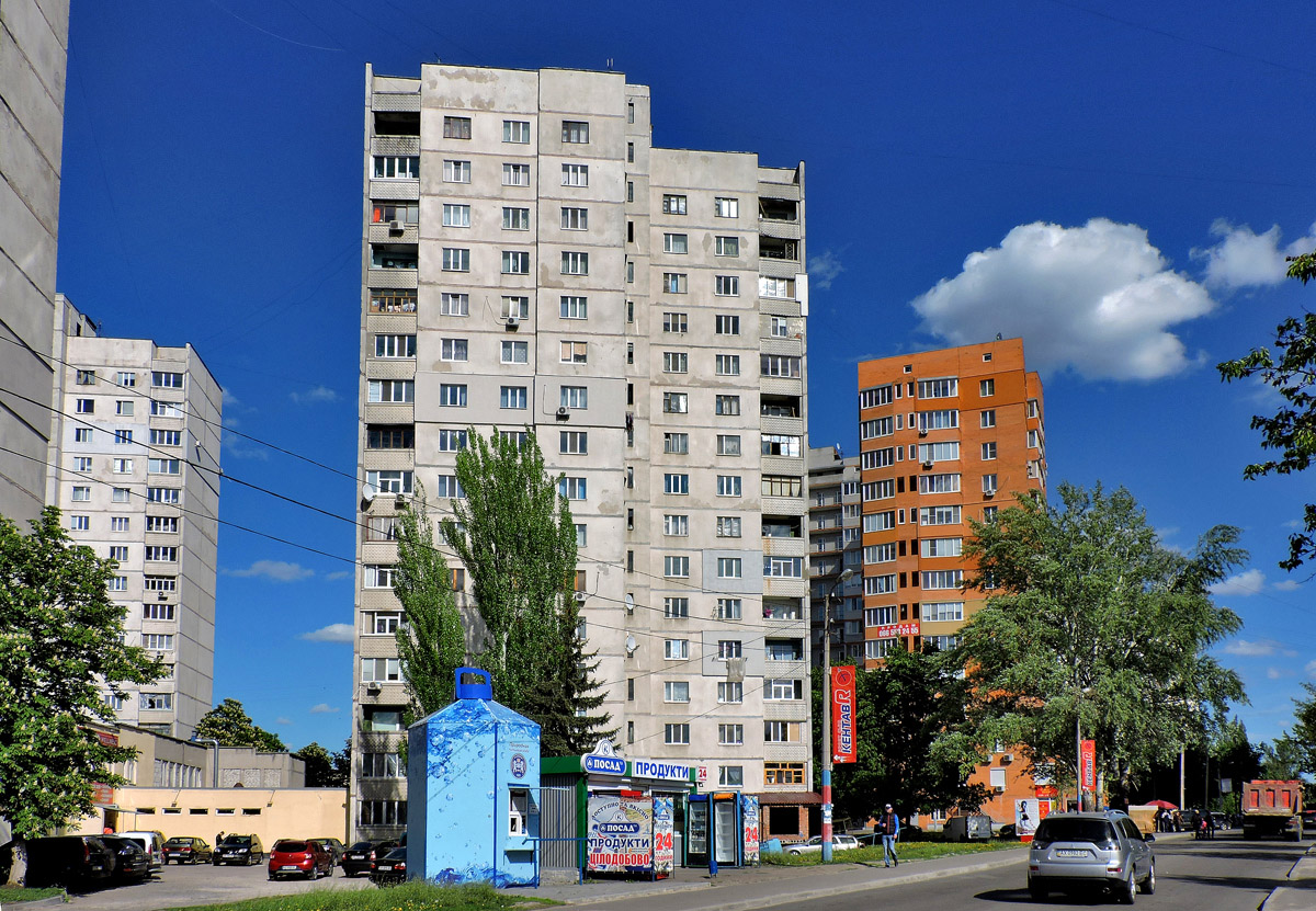 Харкiв, Улица Гвардейцев-Широнинцев, 37 / Улица Василия Стуса, 16