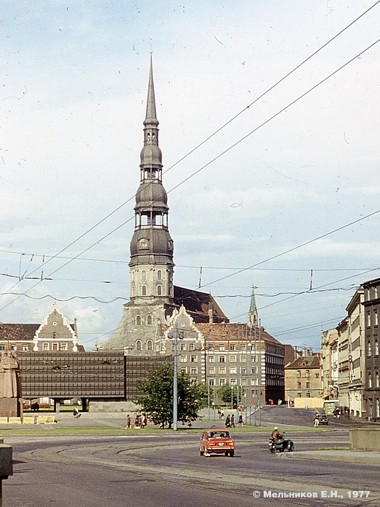 Рига, Skārņu iela, 19; Grēcinieku iela, 11