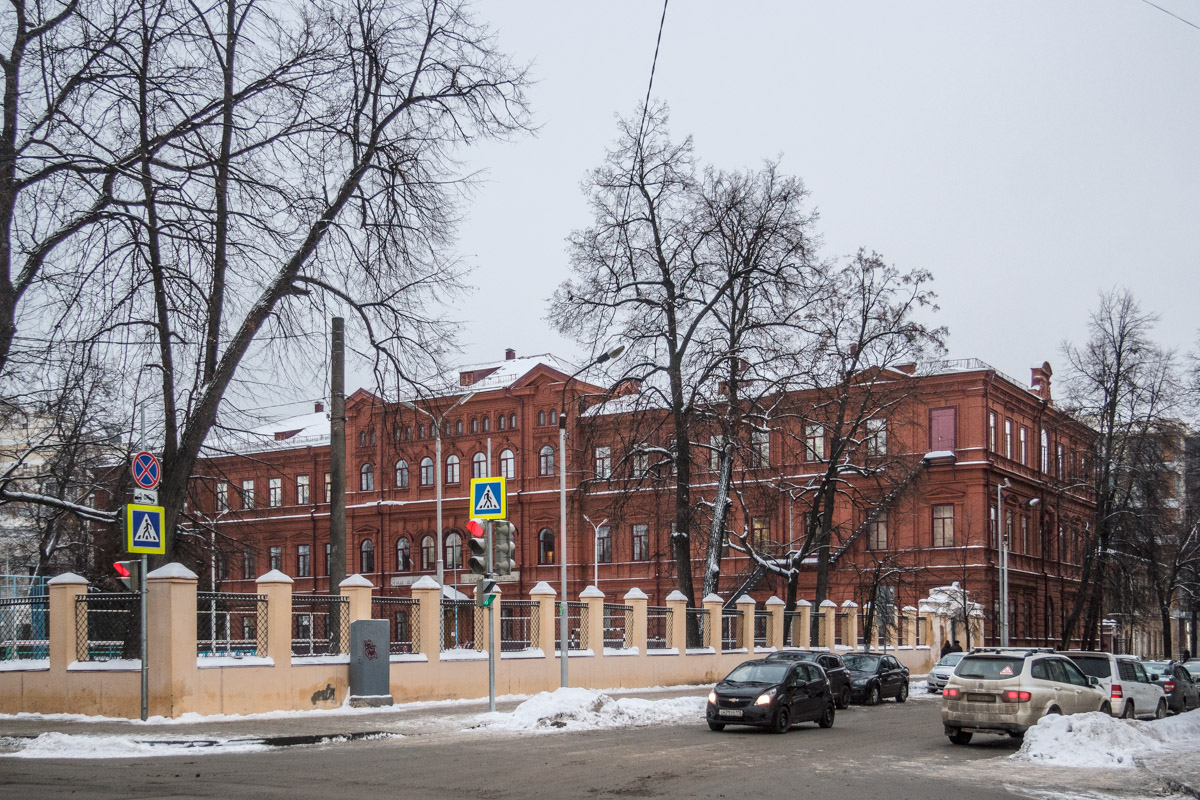 Казань, Улица Муштари, 6 / Улица Айвазовского, 2