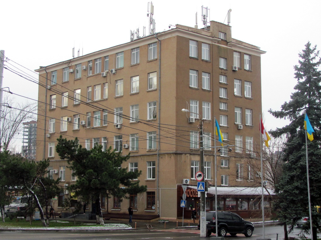 Одесса, площа 10-го квітня, 10 / Проспект Шевченка, 18