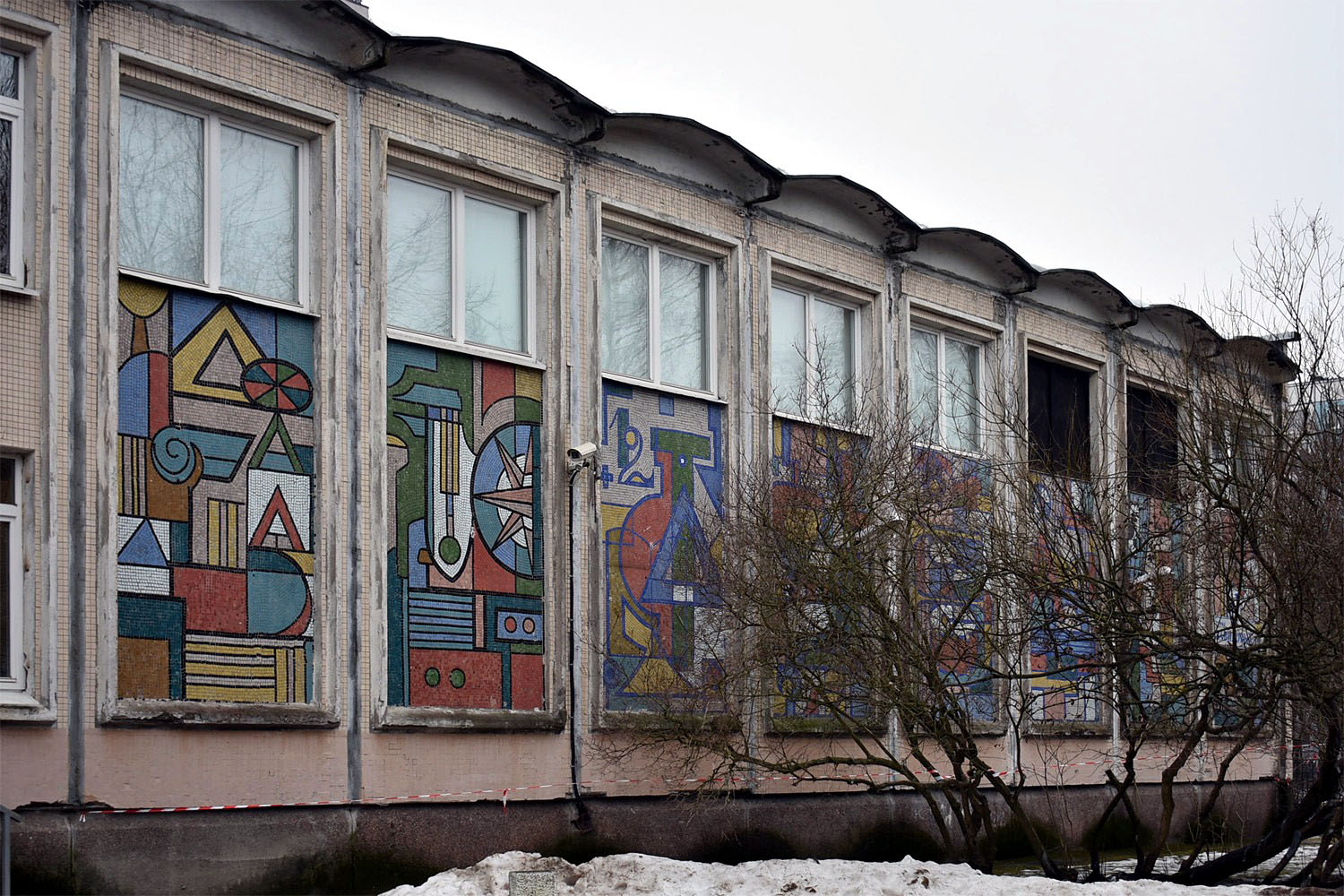 Санкт-Петербург, Улица Вавиловых, 13 корп. 3. Монументальное искусство (мозаики, росписи, барельефы, сграфито)