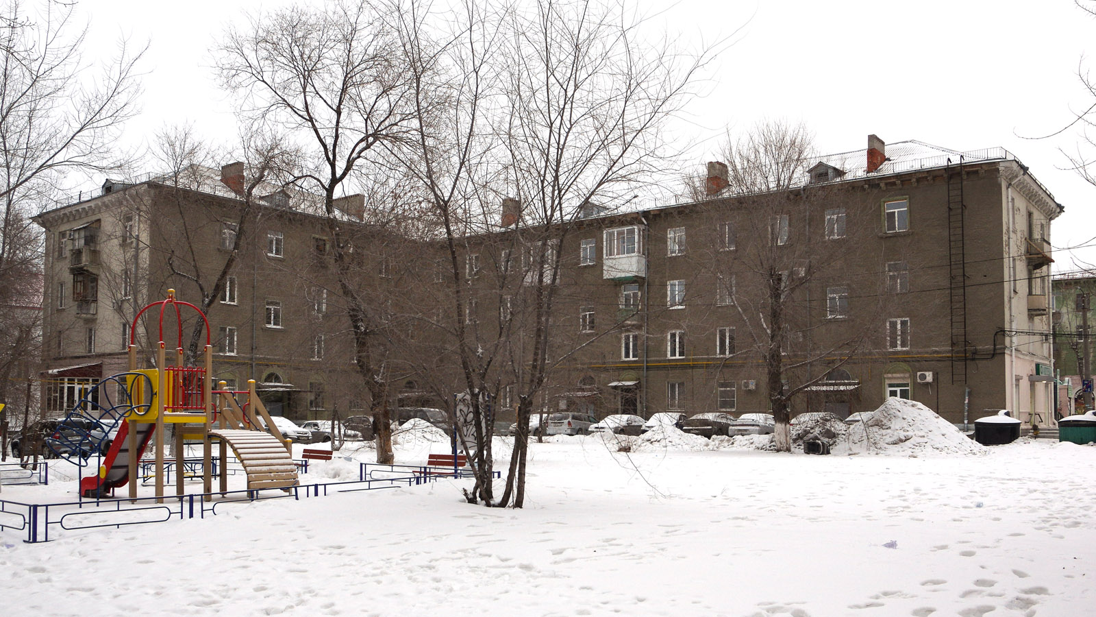 Novokuybyshevsk, Советская улица, 10 / Коммунистическая улица, 32