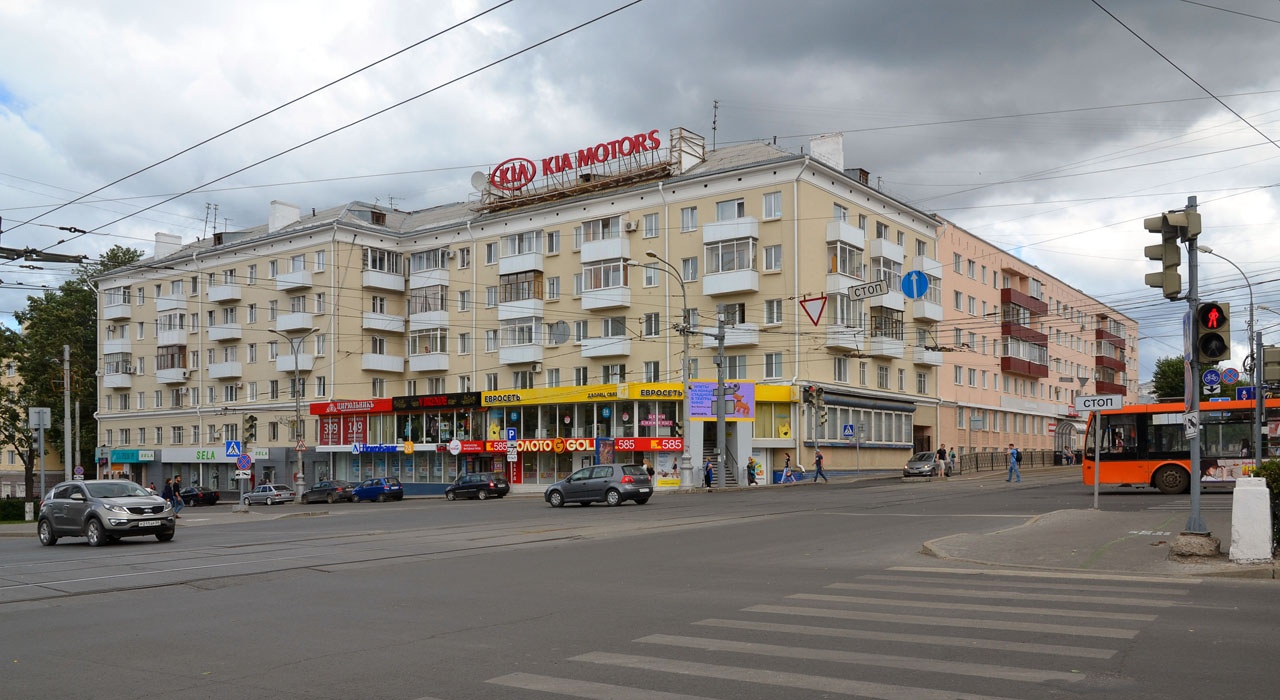 Пермь, Комсомольский проспект, 24