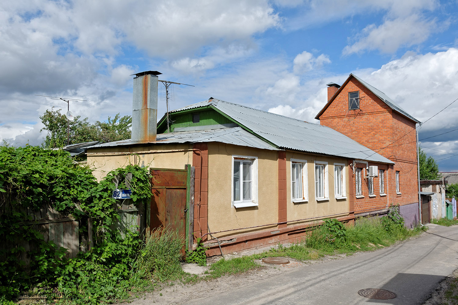 Воронеж, Улица Обороны Революции, 82