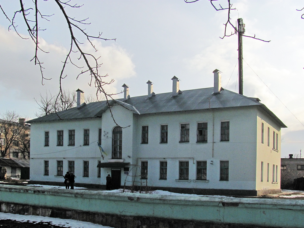 Попасная, Школьная улица, 2