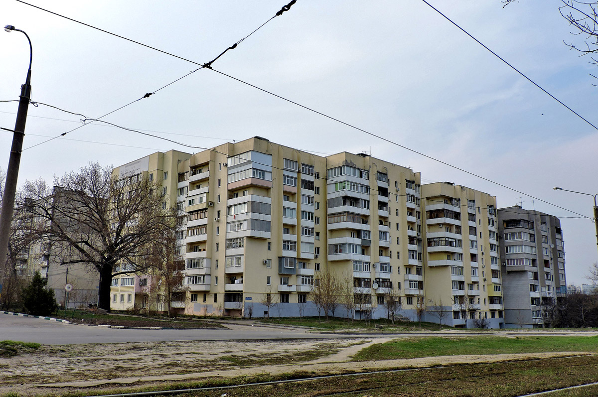 Харьков, Проспект Тракторостроителей, 79 / Улица Владислава Зубенко, 42