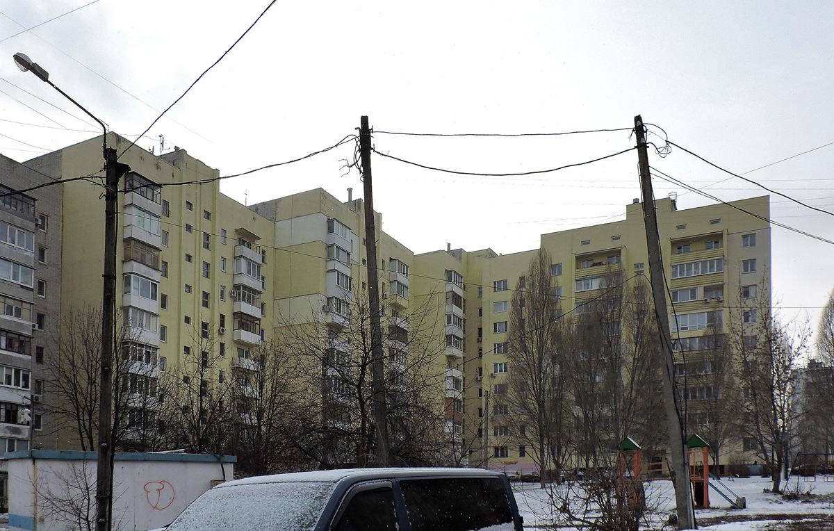 Харьков, Проспект Тракторостроителей, 79 / Улица Владислава Зубенко, 42