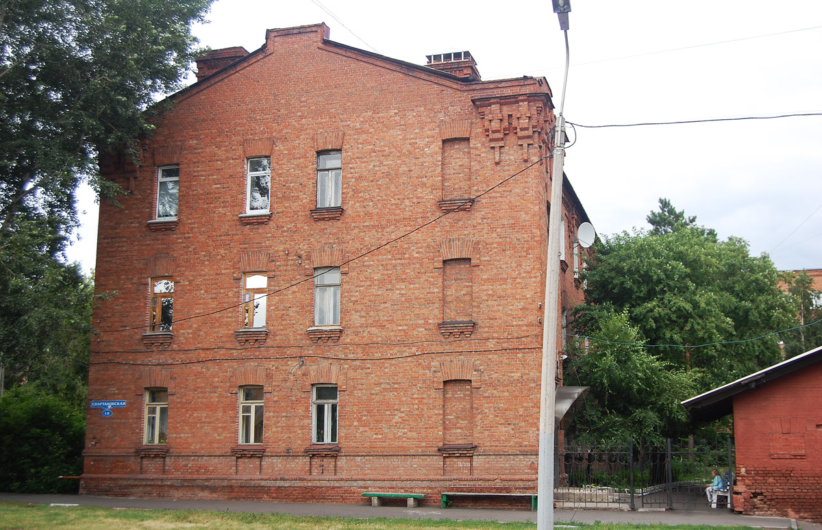 Омск, Улица Красина, 8 / Спартаковская улица, 18