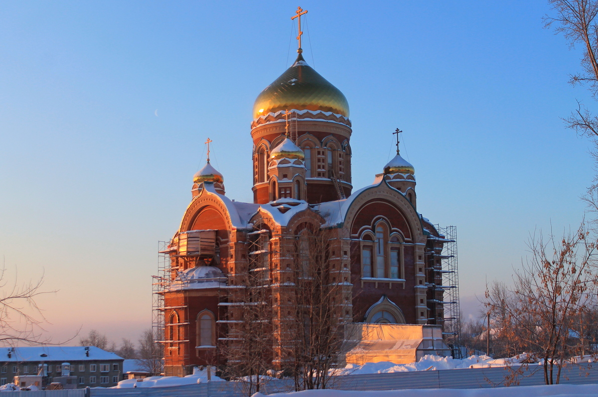 Березники, Площадь Первостроителей, 1