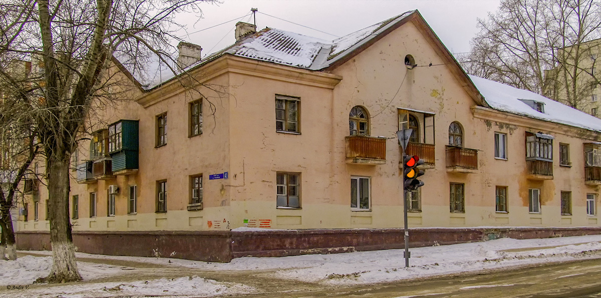 Уфа, Российская улица, 42 / Львовская улица, 1
