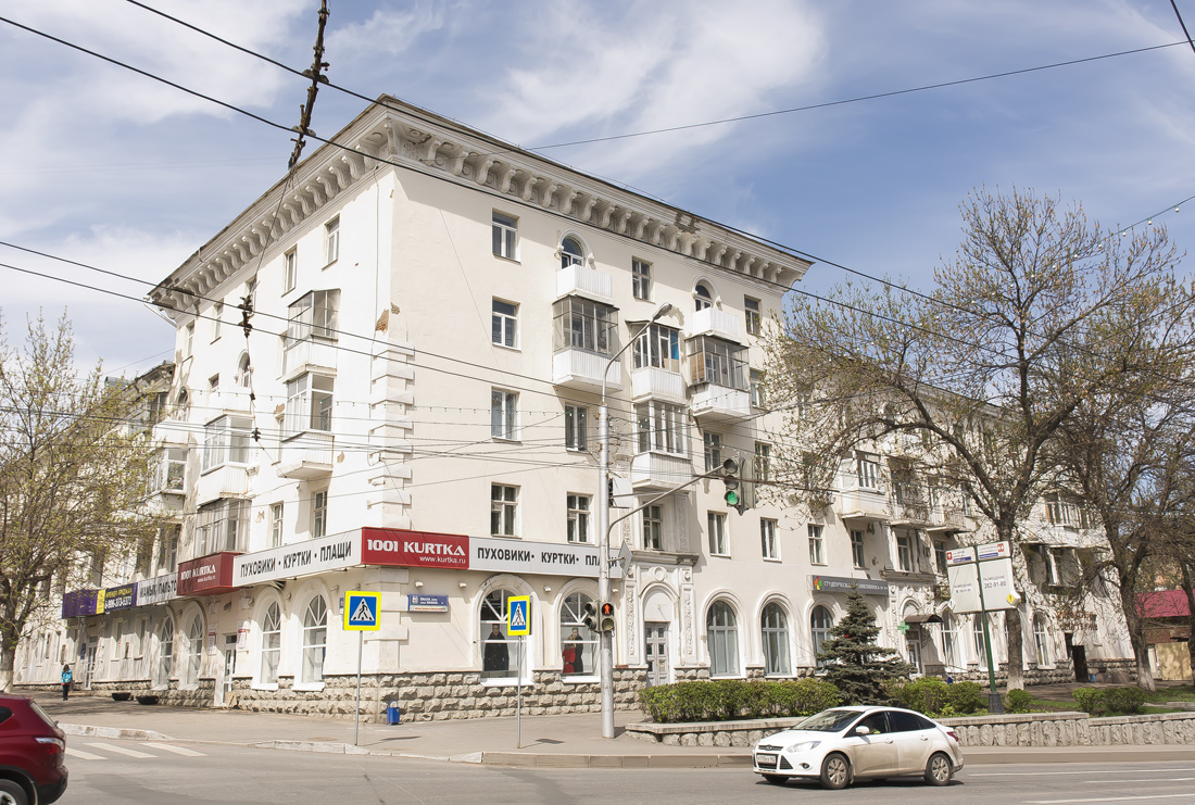 Уфа, Улица Октябрьской Революции, 9 / Улица Цюрупы, 23