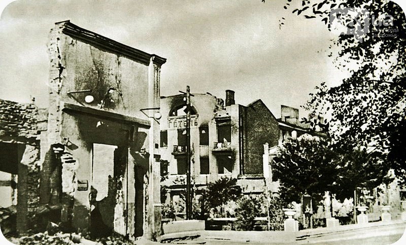 Запорожье, Троицкая улица, 33; Соборный проспект, 37