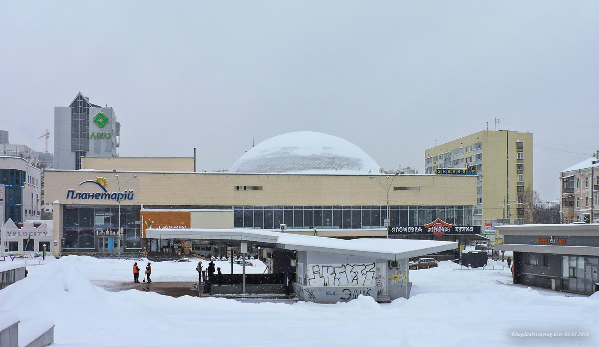 Киев, Большая Васильковская улица, 57 / Улица Физкультуры, 3