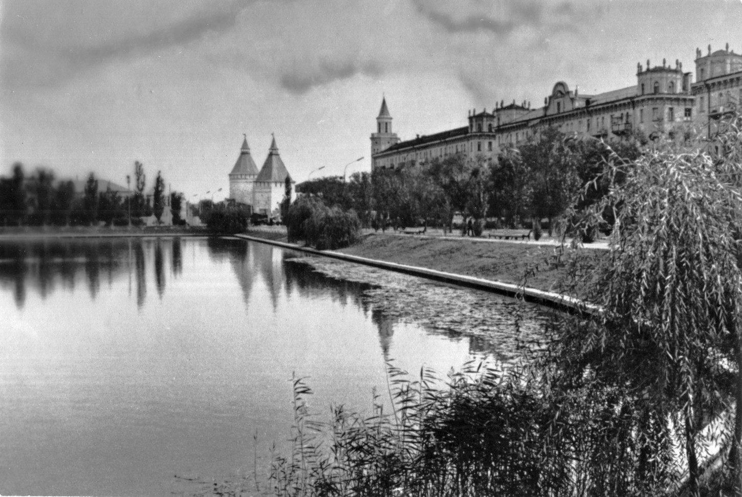 Астрахань, Адмиралтейская улица, 8; Соборная площадь, 2; Улица Тредиаковского, 2; Улица Тредиаковского, 2 Красные ворота