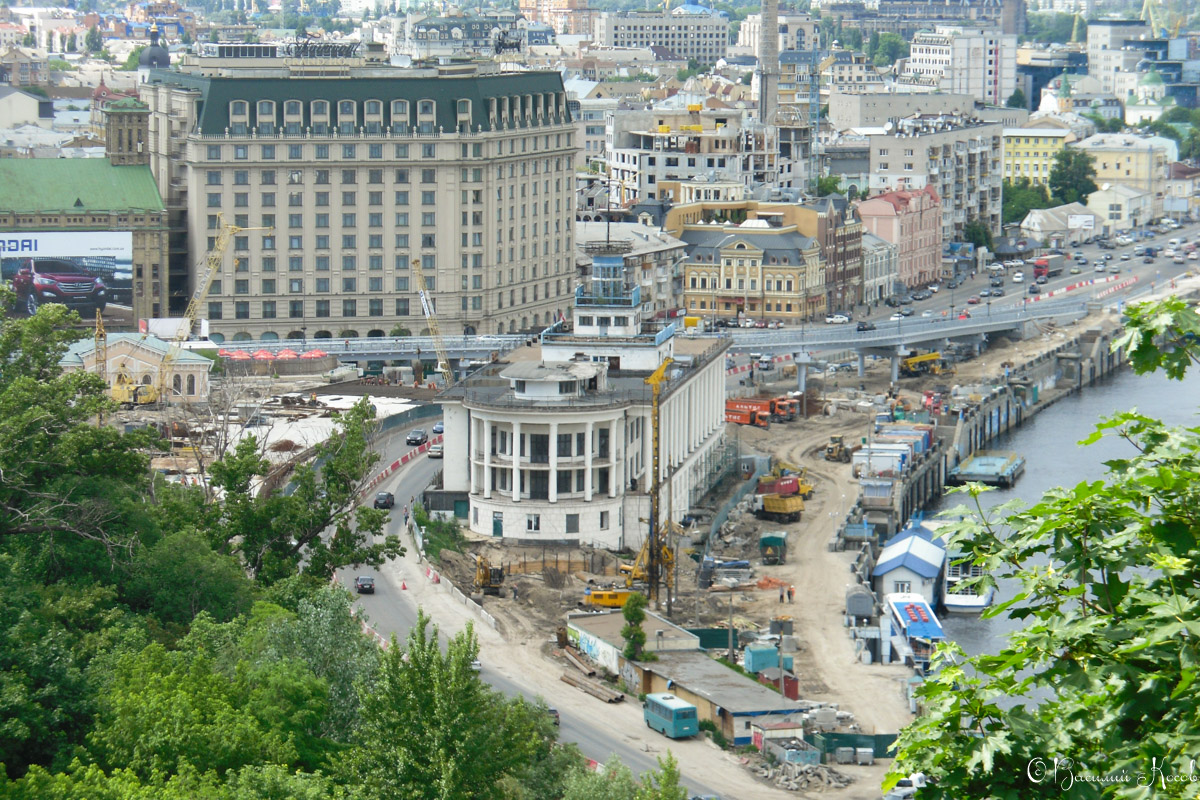 Киев, Набережно-Крещатицкая улица, 1; Почтовая площадь, 3