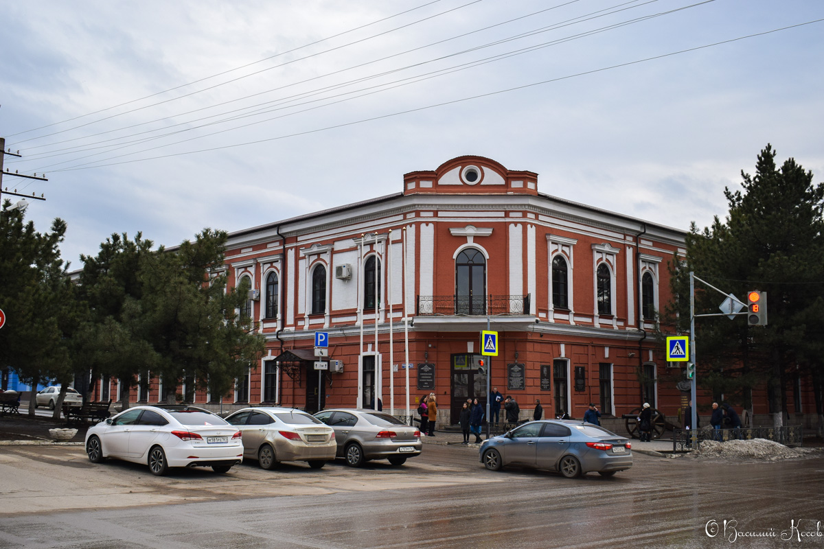 Новочеркасск, Пушкинская улица, 47 / Платовский проспект, 63