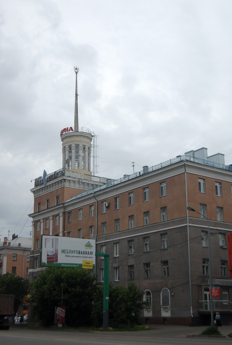 Омск, Проспект Карла Маркса, 29 / Улица Масленникова, 7