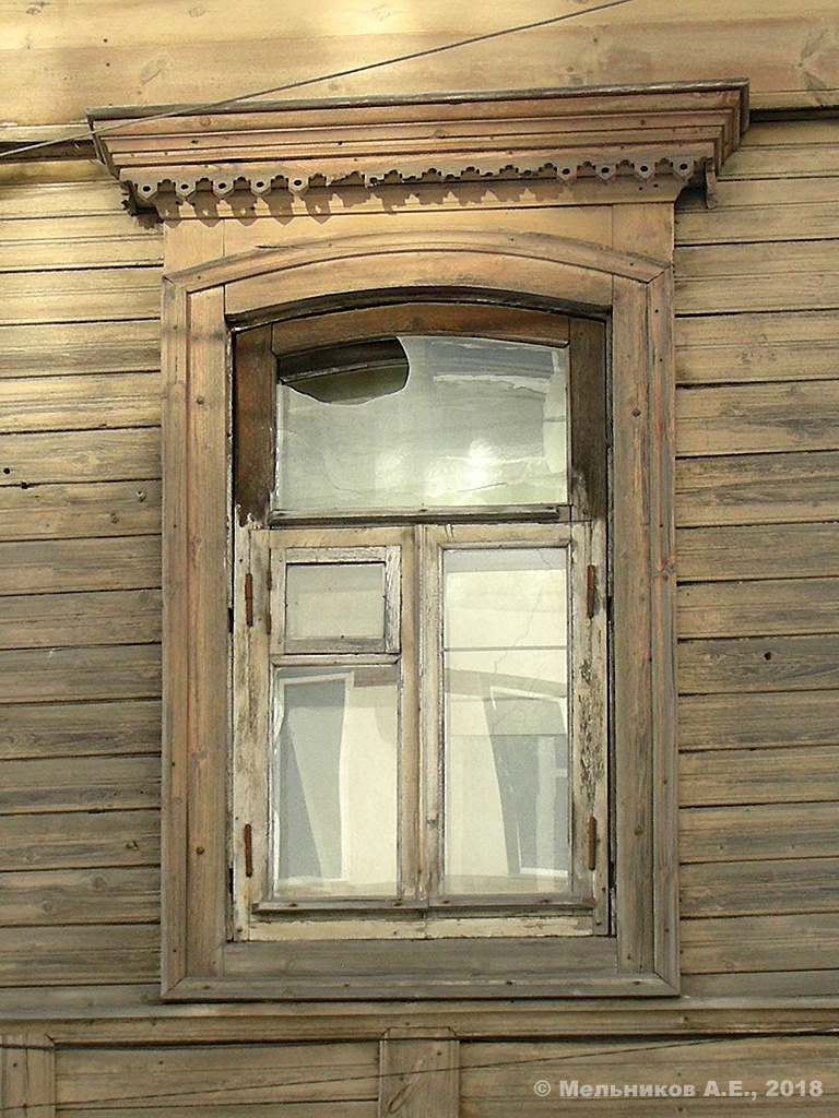 Nizhny Novgorod, Арзамасская улица, 4 / Ильинская улица, 142А. Резные наличники