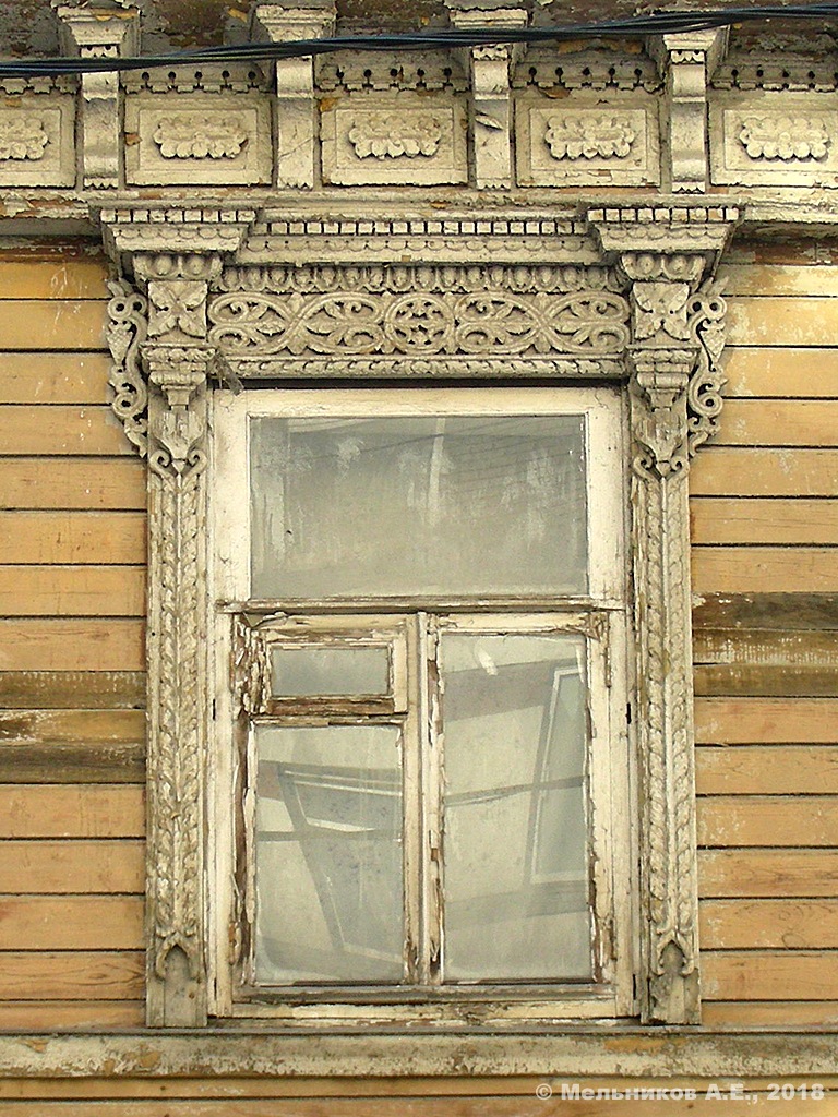 Nizhny Novgorod, Арзамасская улица, 2 / Ильинская улица, 140. Резные наличники