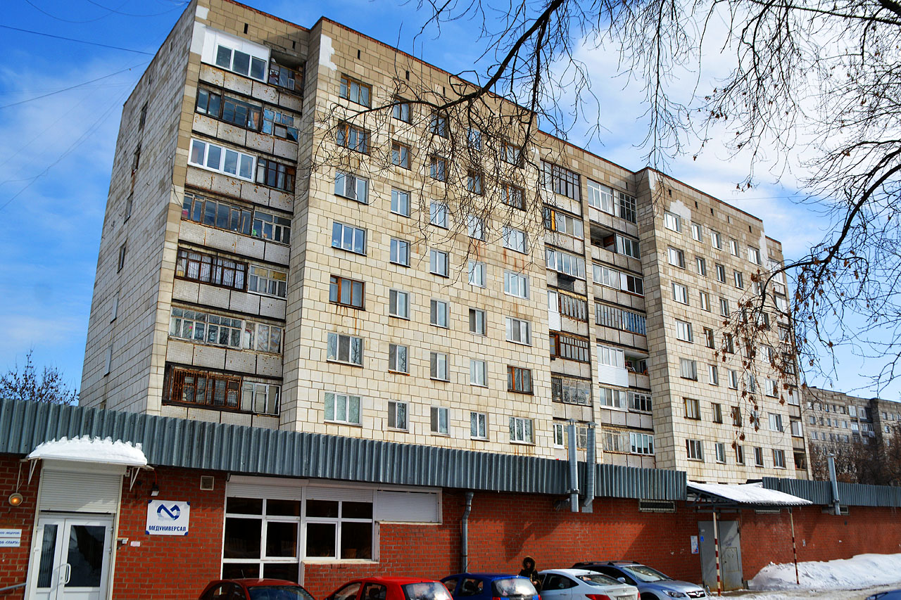 Perm, Улица Челюскинцев, 13