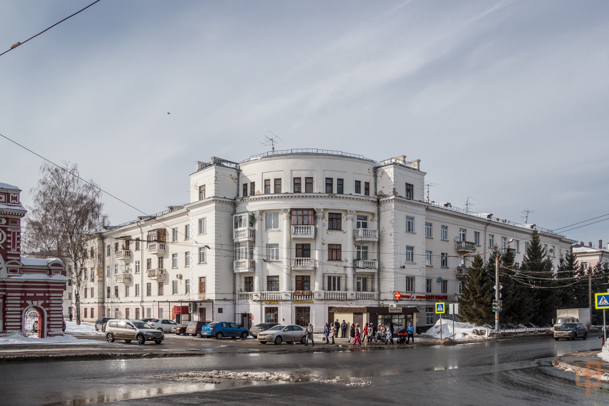 Казань, Улица Богатырёва, 2 / Улица Степана Халтурина, 5