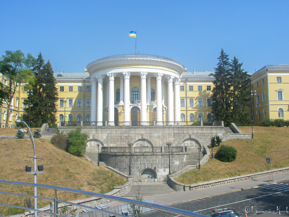 Киев, Институтская улица, 1