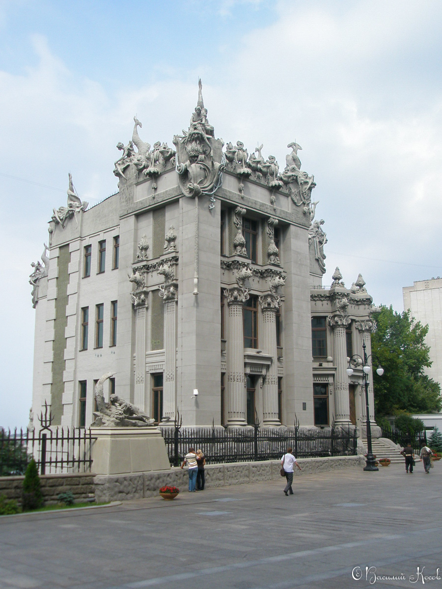 Kyiv, Банковая улица, 10