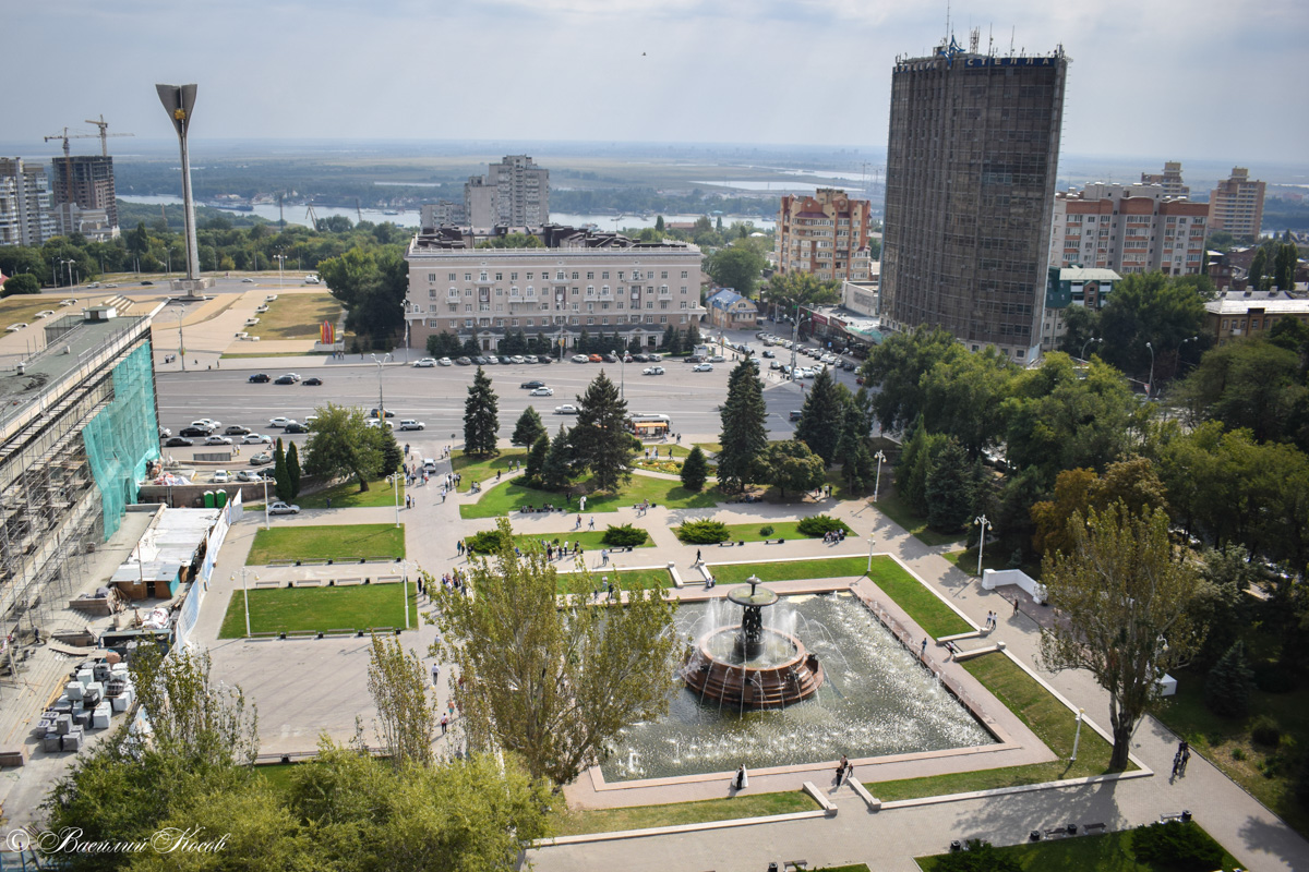 Ростов-на-Дону, Театральная площадь, 2; Большая Садовая улица, 188А