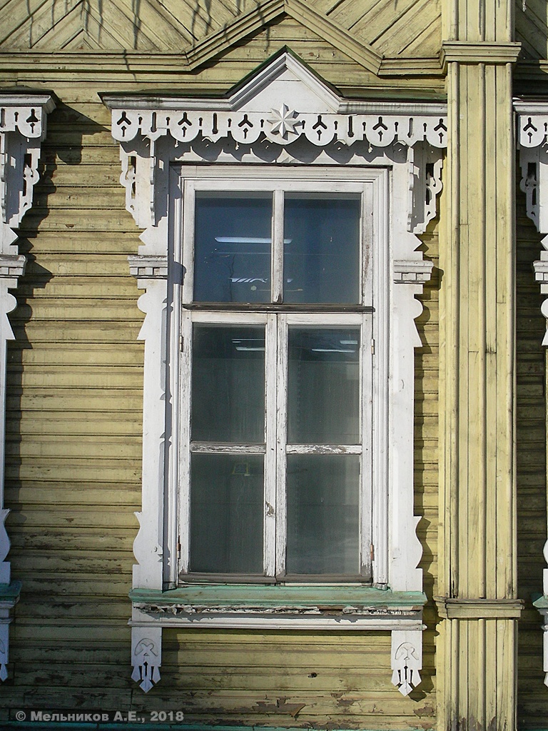 Иваново, Площадь Генкиной, 3. Резные наличники