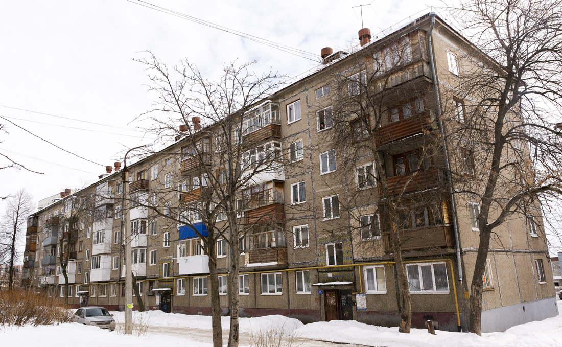 Уфа, Интернациональная улица, 165 / Улица Сергея Вострецова, 1