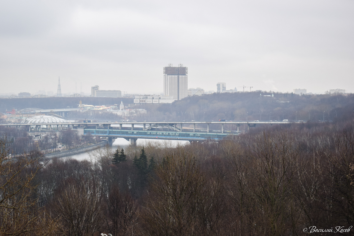 Москва, улица Шухова, 10 стр. 3; Ленинский проспект, 32А; Комсомольский проспект, Мост Лужники
