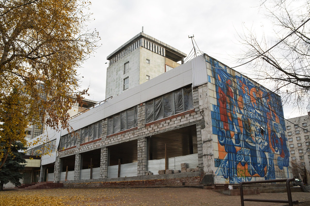 Пермь, Улица Ленина, 66. Монументальное искусство (мозаики, росписи, барельефы, сграфито)