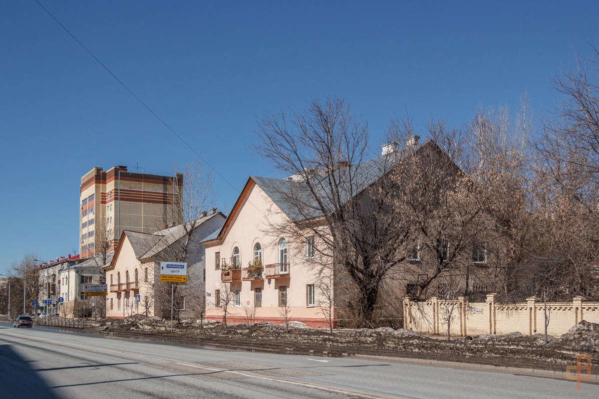 Казань, Улица Аделя Кутуя, 37 / Улица Шуртыгина, 23; Улица Аделя Кутуя, 39